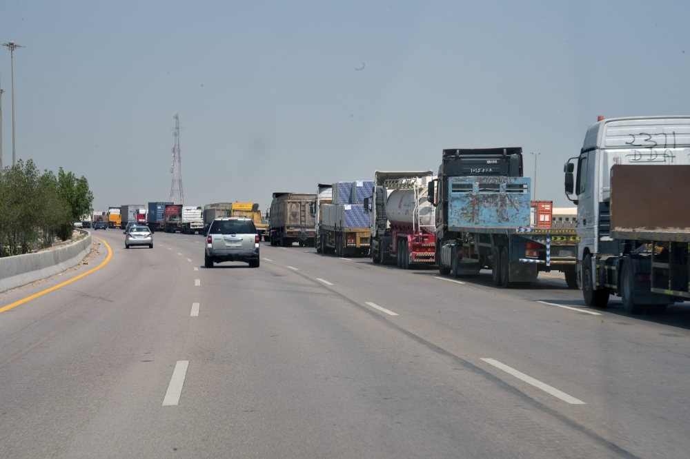 مركز-خدمات-متكامل-وبوابات-ذكية-لإنهاء-تكدس-الشاحنات-بميناء-الدمام