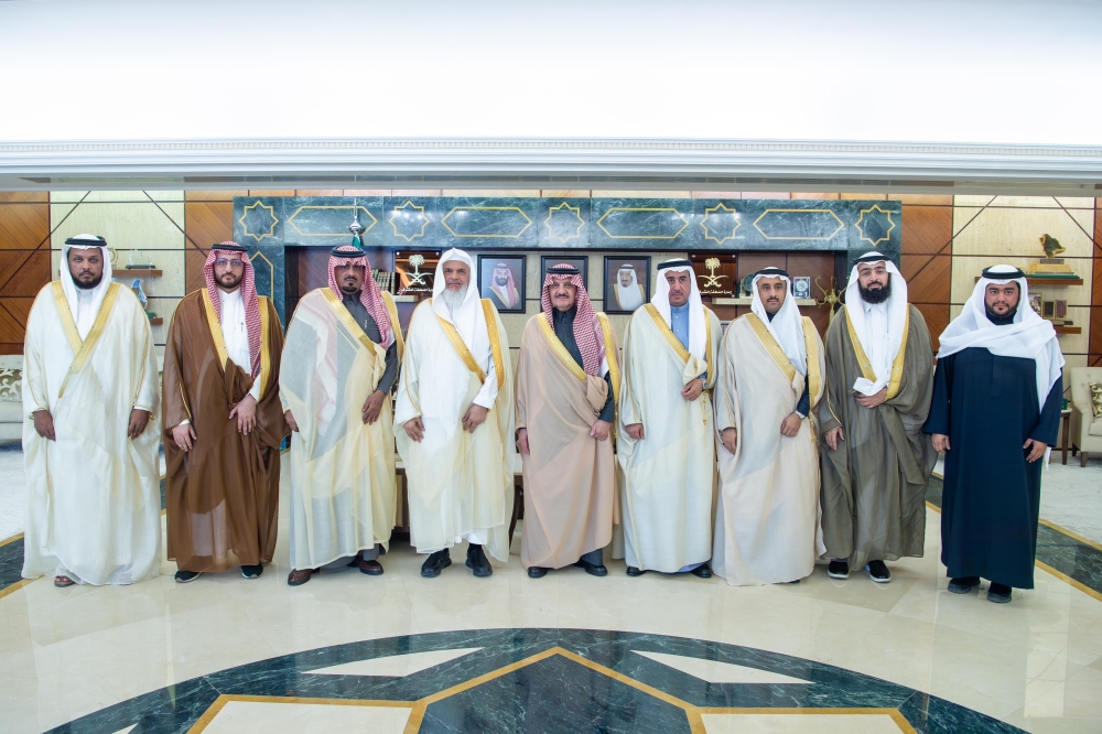 أمير-المنطقة-الشرقية-يستقبل-رئيس-مجلس-إدارة-جمعية-”-رعاية-”-لتيسير-الزواج-ورعاية-الأسرة-بالأحساء