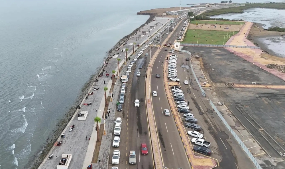 الواجهات-البحرية-والحدائق-تجذب-سكان-جازان-وزوارها-خلال-إجازة-منتصف-العام