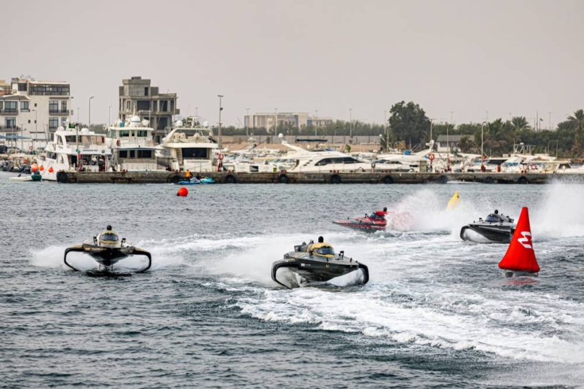 وزير-الرياضة-يتوج-فريق-أوكي-ريسينغ-تيم-بلقب-الجولة-الأولى-من-بطولة-العالم-للقوارب-الكهربائية-السريعة-e1-لعام-2026