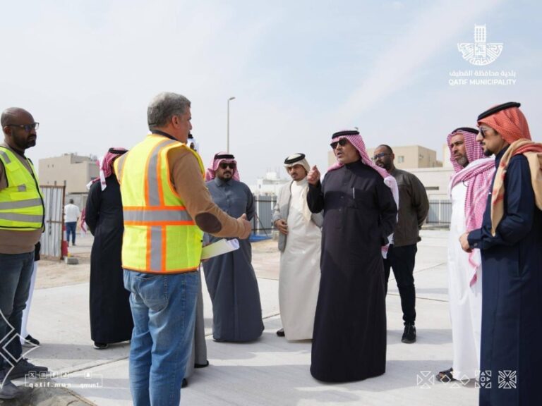 رئيس-بلدية-القطيف-يتفقد-عددًا-من-المشاريع-الخدمية-والتنموية-بالمحافظة*