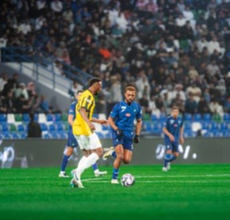 الجماهير-تغادر-الملعب.-الفتح-يفرض-التعادل-على-الاتحاد-2-–-2