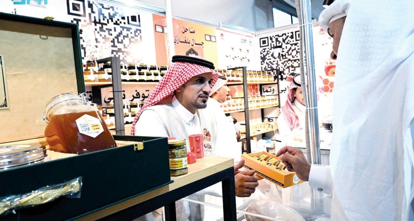 البشت الحساوي العسل الجازاني تمر الجوف