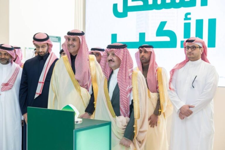 أمير-المنطقة-الشرقية-يدشّن-مركز-snb-للمنشآت-الصغيرة-والمتوسطة-بمحافظة-الخبر