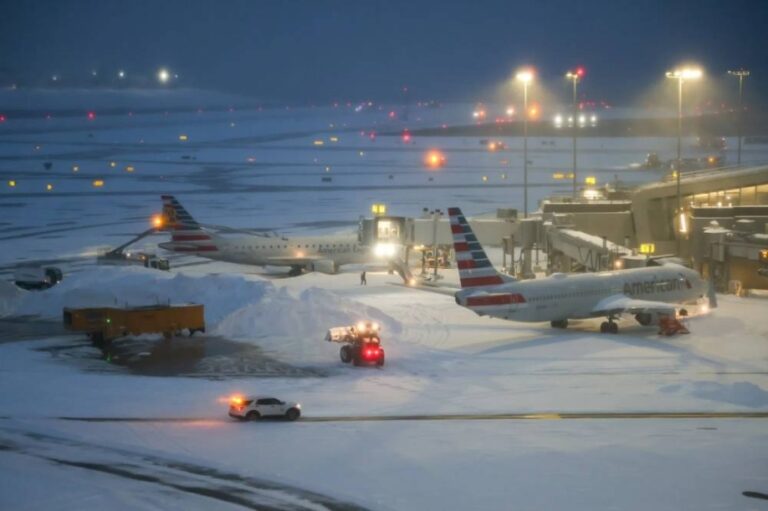 إلغاء-(2100)-رحلة-جوية-جراء-عاصفة-شتوية-وانخفاض-درجات-الحرارة-بأمريكا