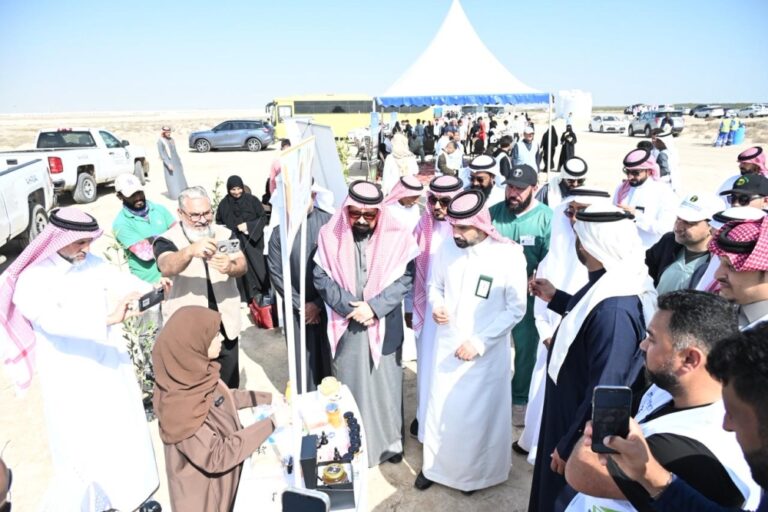 القطيف.-600-طالب-يزرعون-1000-شتلة-مانجروف-احتفاءً-بـ”الأراضي-الرطبة”