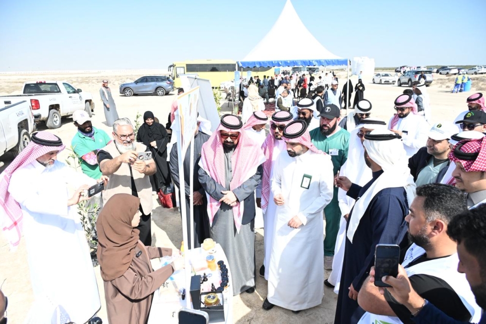 القطيف.-600-طالب-يزرعون-1000-شتلة-مانجروف-احتفاءً-بـ”الأراضي-الرطبة”