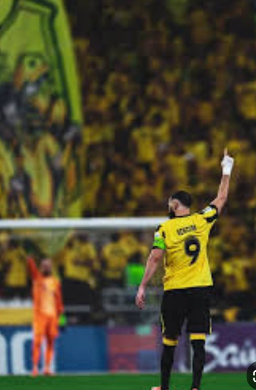 كريم بنزيما: شكرا على الحب والترحيب والطاقة وفخور بارتداء هذه الألوان