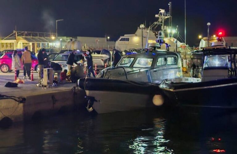 مقتل-15-شخصًا-في-تصادم-بين-زورق-لخفر-السواحل-وقارب-لمهاجرين-قبالة-سواحل-جزيرة-خيوس