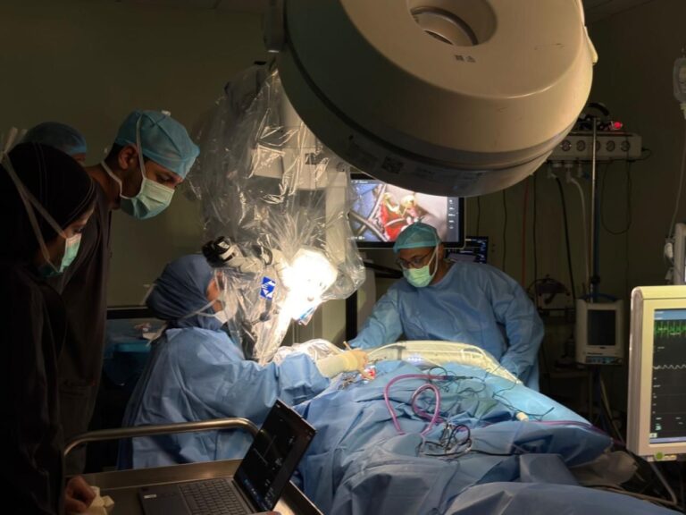 تقنية-متطورة.-«روبوت»-يعيد-السمع-لرضيعة-في-الأحساء