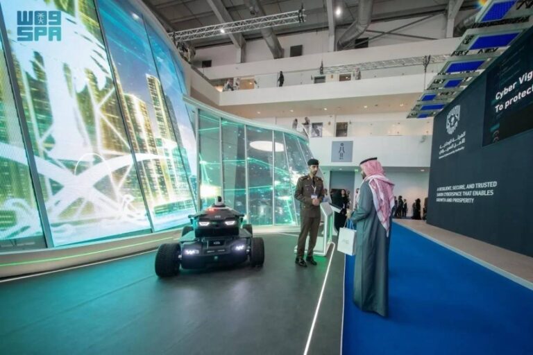 مركبة-ذاتية-القيادة-لحماية-المنشآت-الحيوية-بـمعرض-الدفاع-العالمي