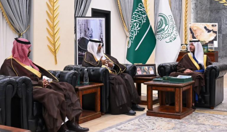 سعود-بن-نهار-يطّلع-على-أعمال-أمانة-الطائف-وفرع-وزارة-النقل