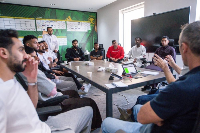 الجهاز-الفني-للأخضر-يبدأ-سلسلة-اجتماعات-مع-اللاعبين-المرشحين-للمنتخب