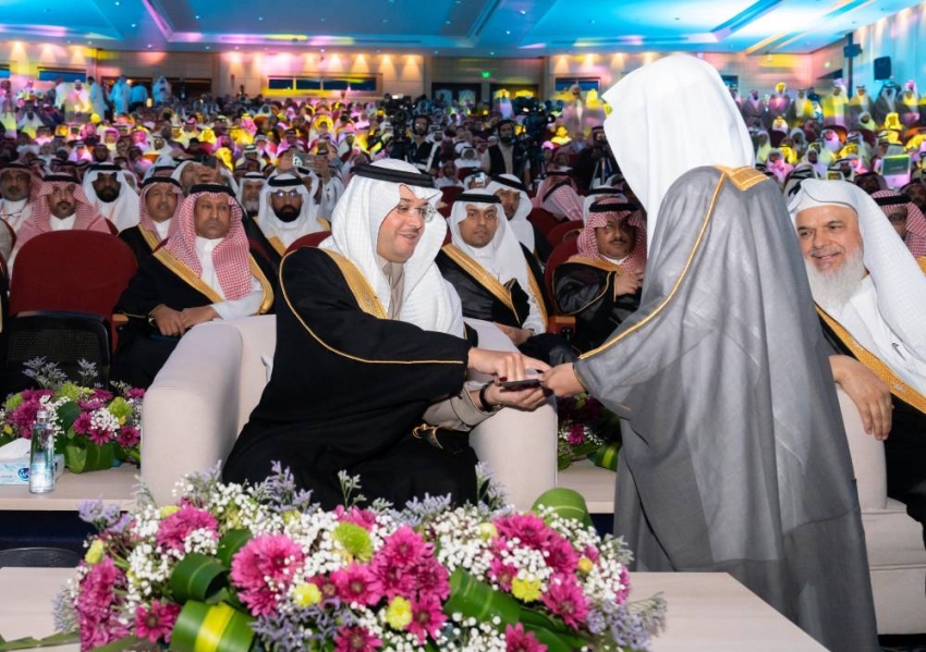 محافظ-الأحساء-يرعى-حفل-تكريم-455-حافظًا-ومجازًا-لكتاب-الله