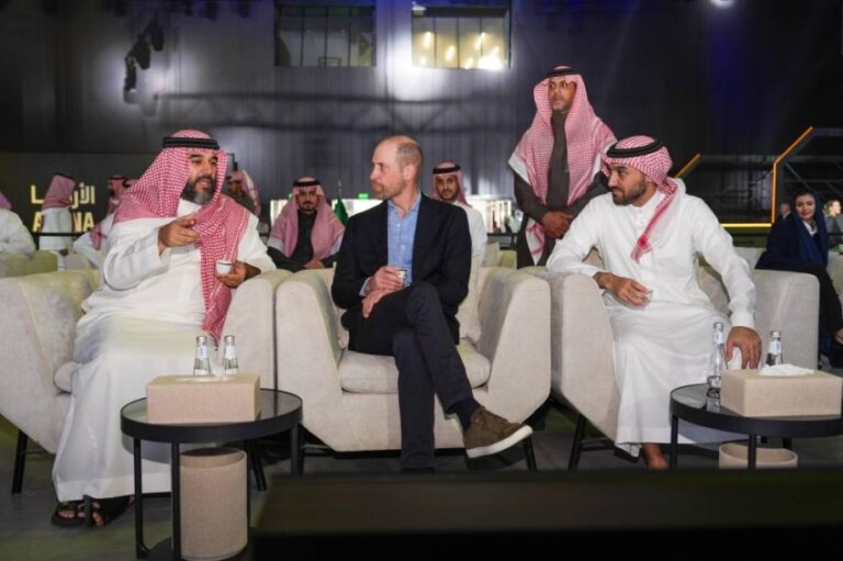 وزير-الرياضة-ورئيس-الاتحاد-السعودي-للرياضات-الإلكترونية-يستقبلان-أمير-ويلز