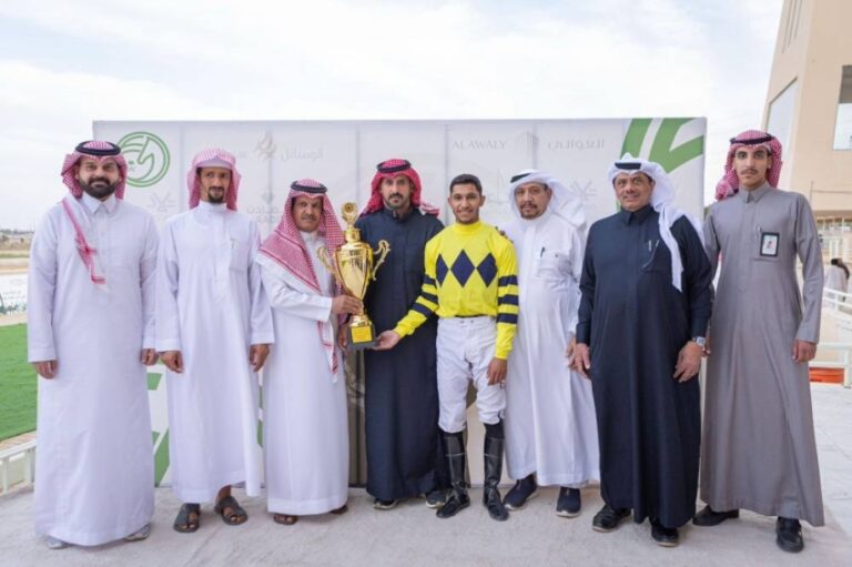 «أبر-كلاس»-يتوج-بكأس-الحفل-الخامس-عشر-بميدان-الملك-سعود-للفروسية-بالقصيم