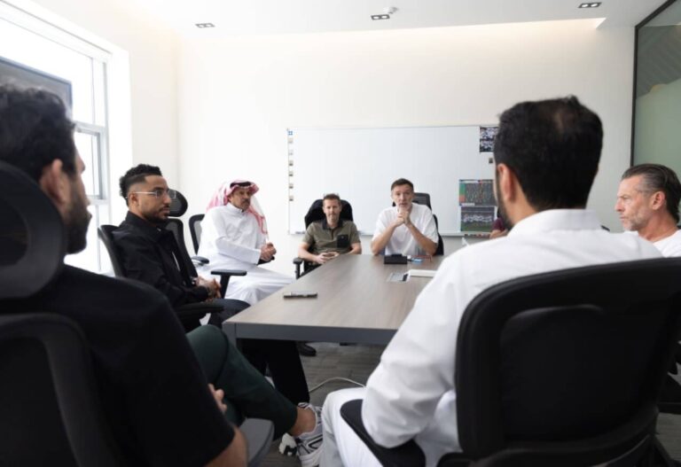 الجهاز-الفني-للأخضر-يجتمع-مع-لاعبي-الهلال-المرشحين-لصفوف-المنتخب