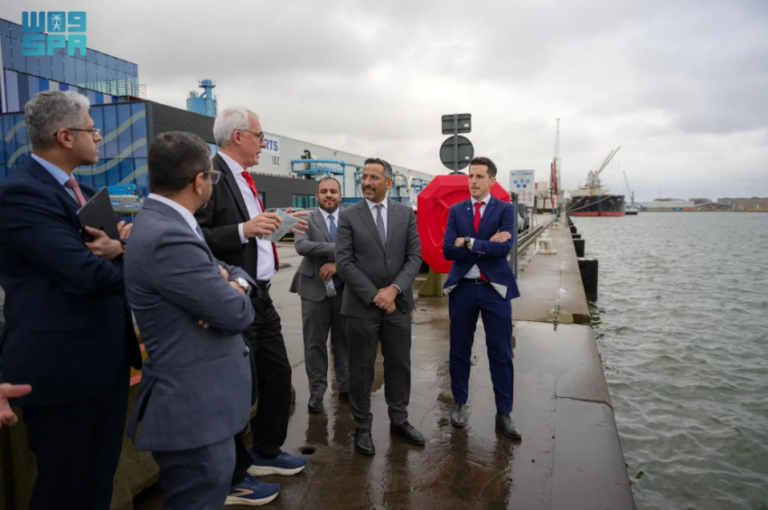 وزير-الصناعة-يطّلع-على-الحلول-اللوجستية-المبتكرة-خلال-زيارته-لميناء-antwerp-bruges