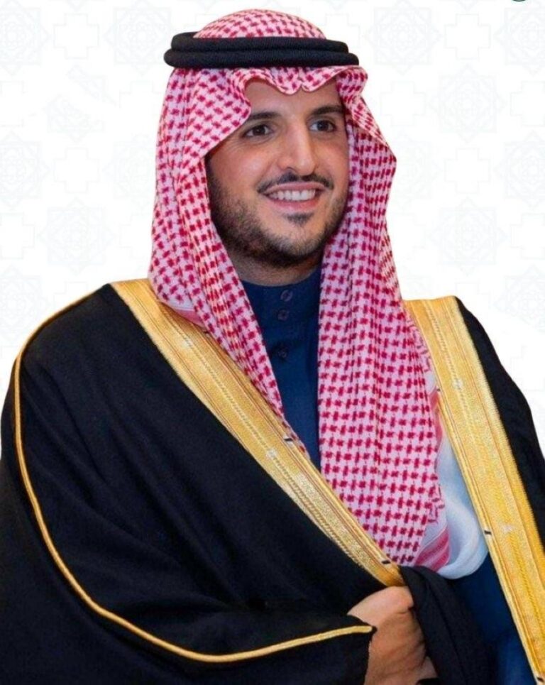 مدير-تعليم-الطائف-يهنئ-الأمير-فواز-بن-سلطان-بمناسبة-تعيينه-محافظاً-للطائف