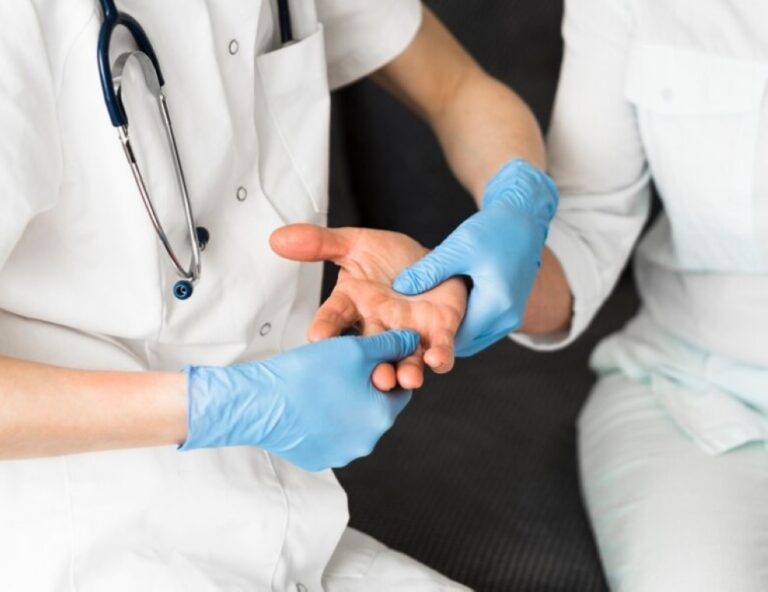 متى-تكون-برودة-الأطراف-مؤشر-خطر؟ .-الأسباب-والأعراض