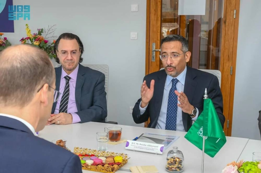 الخريّف-يستكشف-فرص-توطين-الصناعات-الدوائية-مع-شركات-عالمية-بليون