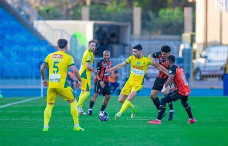 الخليج-يفرض-التعادل-على-الرياض-بهدف-لمثله-1-/-1