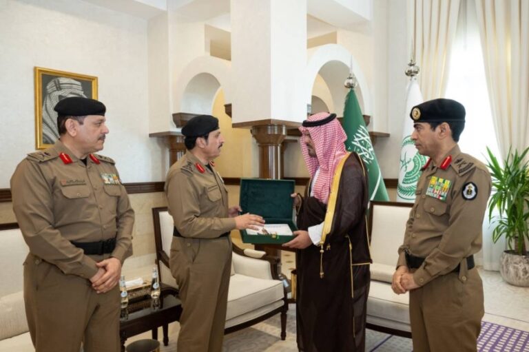 نائب-أمير-مكة-يتسلم-نسخة-الخطة-الأمنية-الرمضانية