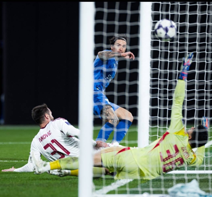 الهلال-يحلق-بالصدارة-الآسيوية-بثنائية-الوحدة