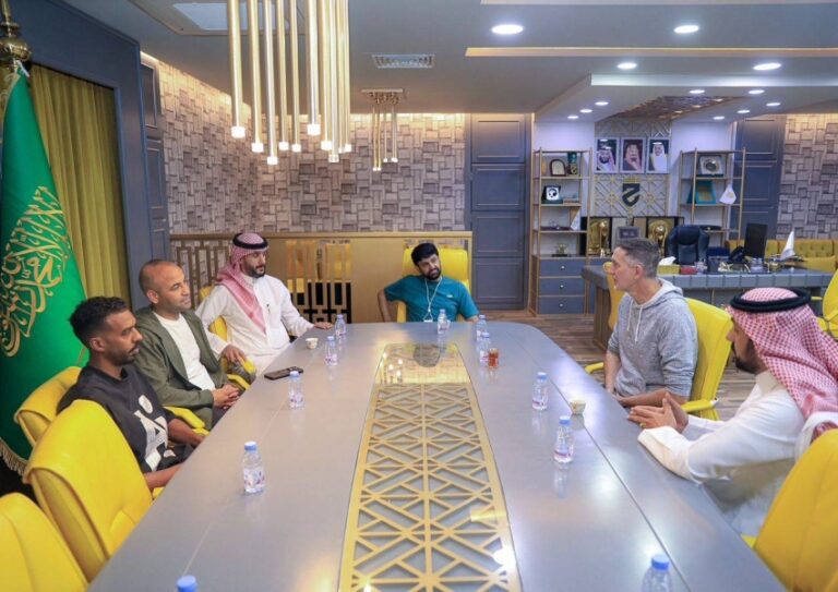 الجهاز-الفني-للأخضر-يواصل-زياراته-الميدانية-لأندية-الفيحاء-والحزم-والخلود