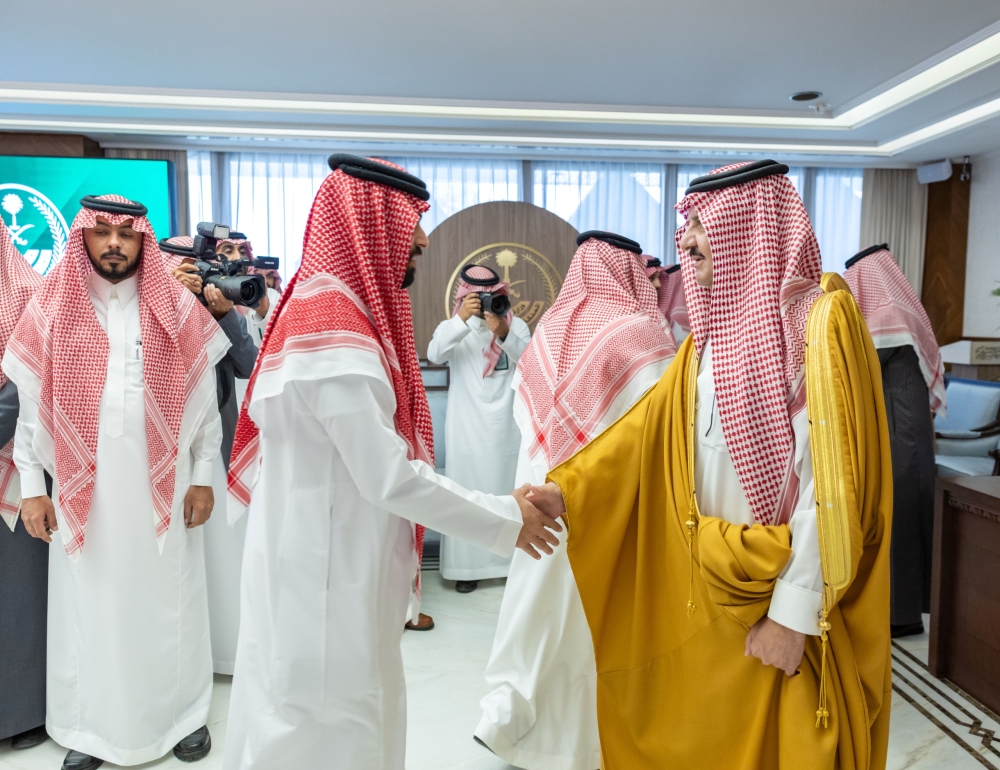 أمير-الشرقية-ونائبه-يستقبلان-منسوبي-الإمارة-المهنئين-بشهر-رمضان-المبارك