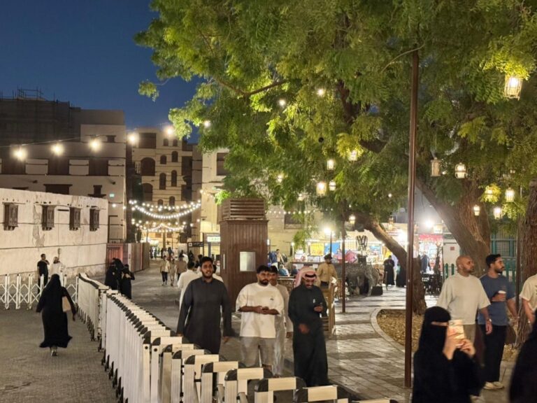 حراك-ثقافي-يعيد-إحياء-الإرث-ويستقطب-الزوار.-«اليوم»-ترصد-إطلاق-“ليالي-رمضان”-في-جدة-التاريخية