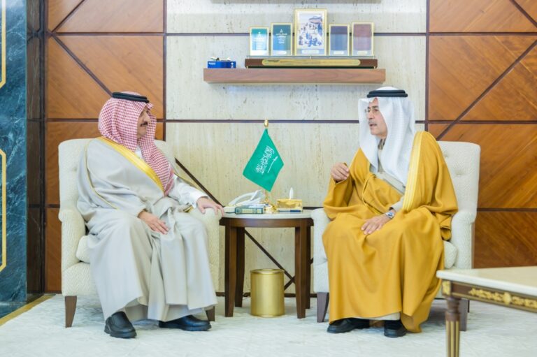 أمير-المنطقة-الشرقية-يستقبل-رئيس-أرامكو-السعودية