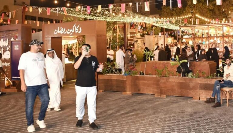 أسواق-جدة-الرمضانية.-وجهة-للتسوق-والترفيه-تمزج-بين-الروحانية-والتراث