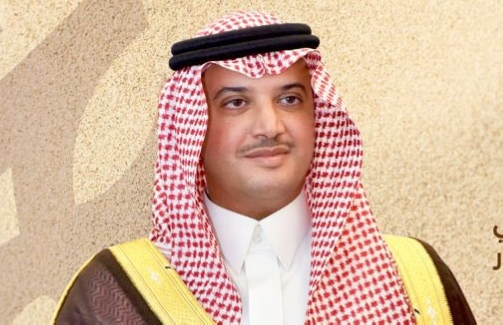 فيديو.. محافظ الأحساء يشارك أيتام جمعية بصمات مأدبة الإفطار