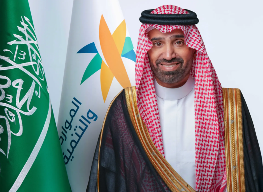 وزير-الموارد-البشرية-يصدر-قرارًا-بتعديل-جدول-المخالفات-والعقوبات-لنظام-العمل-ولائحته-التنفيذية