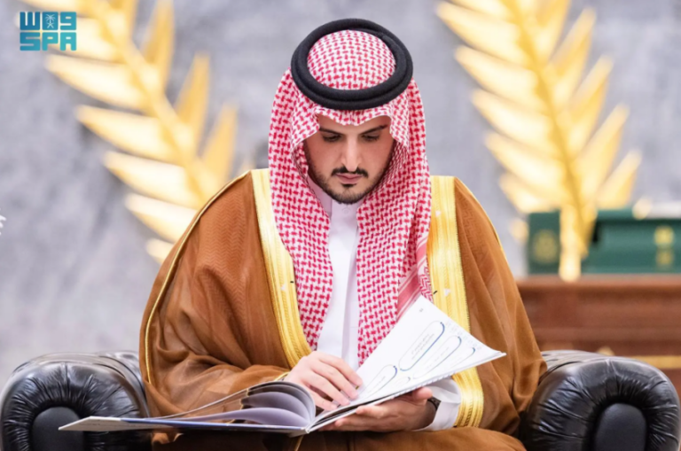 مُحافظ-الطائف-يطّلع-على-أعمال-ومنجزات-الغرفة-التجارية-وفرص-الاستثمار-المستقبلية