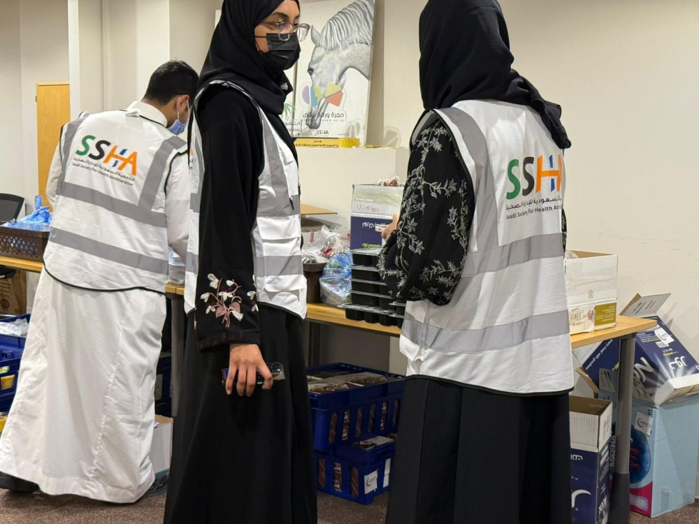 40-متطوعاً-يوزعون-1000-وجبة-إفطار-يومياً-بمستشفيات-الشرقية