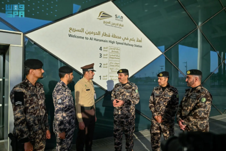 قائد-قوات-أمن-المنشآت-المكلّف-يتفقّد-المواقع-الميدانية-ومحطات-قطار-الحرمين