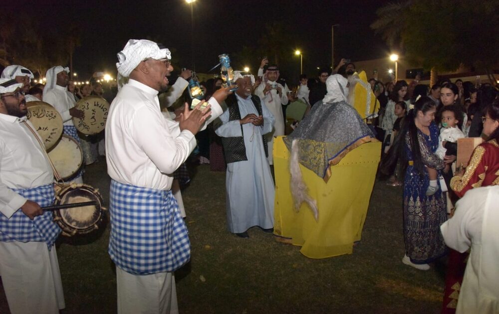 أهازيج وأزياء شعبية.. شاهد كيف أحيا أطفال الظهران ليالي القرقيعان