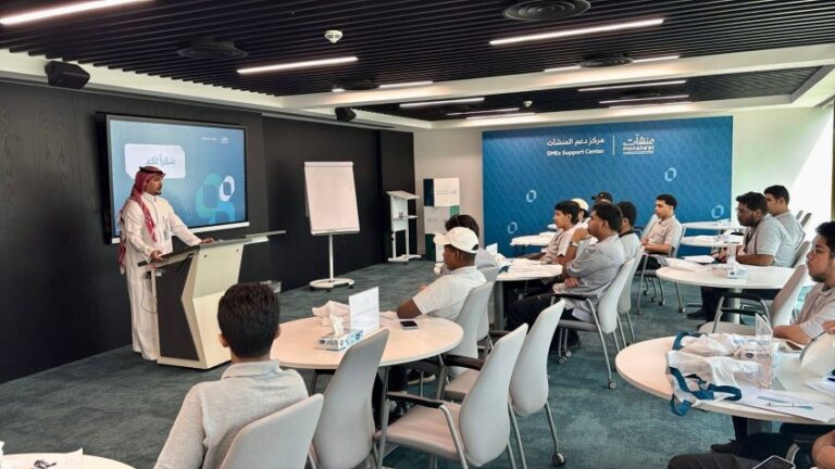 تقنية-الاتصالات-بجدة-تبحث-تمكين-متدربي-الإلكترونيات-عبر-زيارة-مركز-دعم-المنشآت