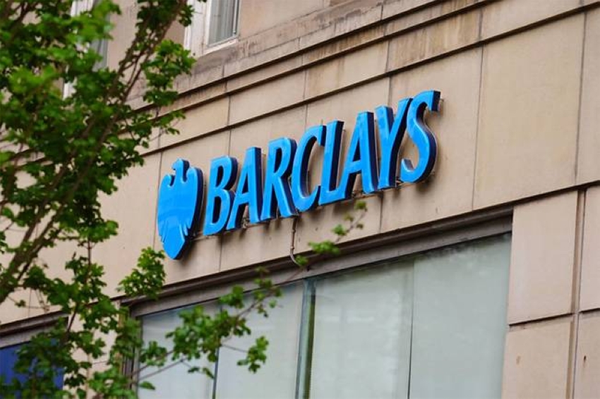 باركليز: النفط قد يرتفع إلى 80 دولاراً للبرميل