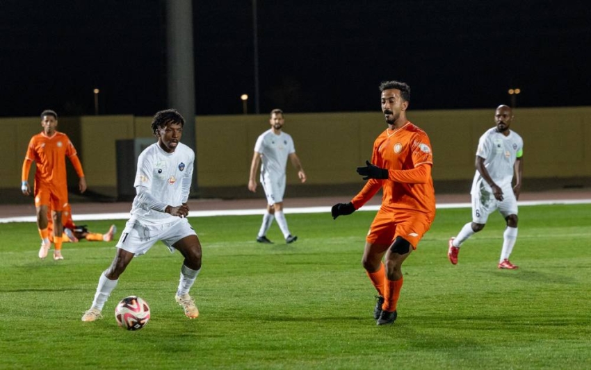 الصقر يفوز بصعوبة على أحد وهجر يزاحمه على الصدارة