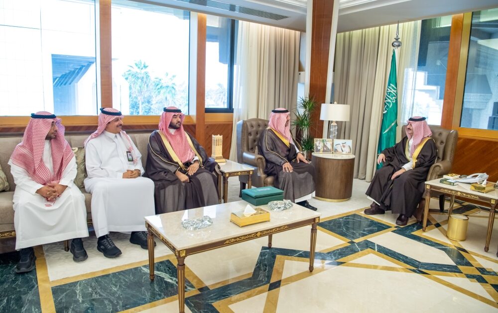 أمير الشرقية يستعرض أعمال فرع المركز الوطني لتنمية الغطاء النباتي