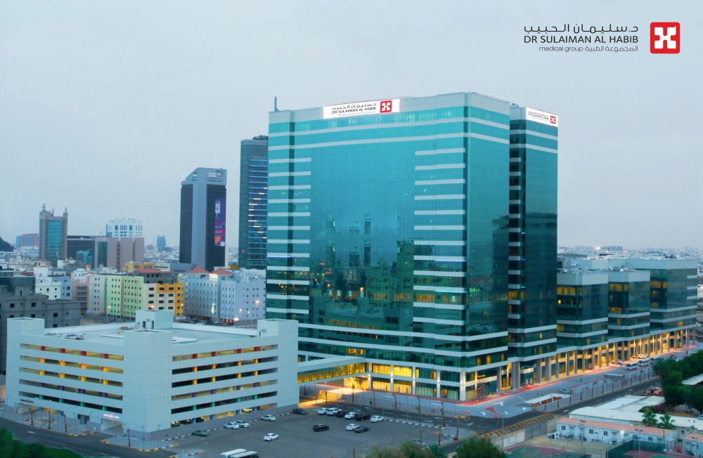 إنهاء معاناة أمريكية مع ورم ضخم تجاوز طوله “25” سم مع الحفاظ على الرحم بمستشفى الدكتور سليمان الحبيب بالخبر