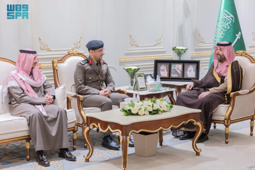 نائب أمير منطقة الحدود الشمالية يطلع على سير العمل الأمني في المنطقة