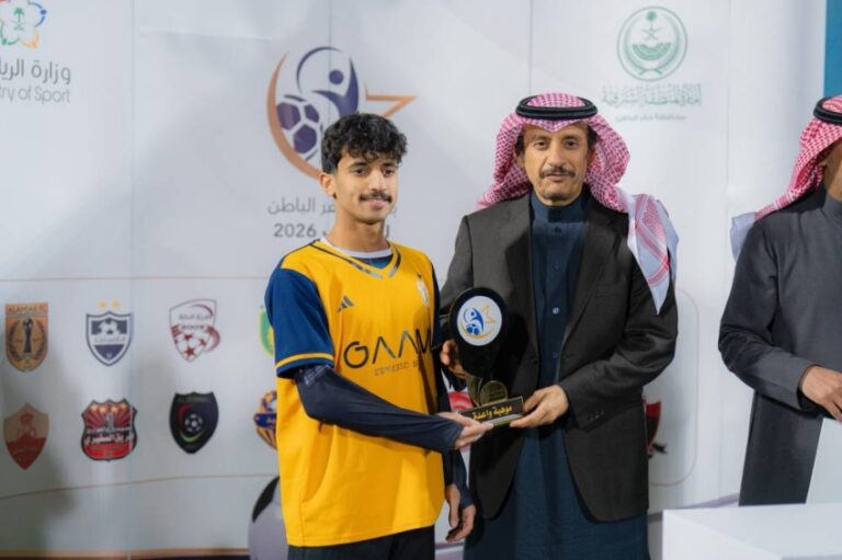 محافظ-حفر-الباطن-يتوج-الفائز-ببطولة-حفرالباطن-للمواهب