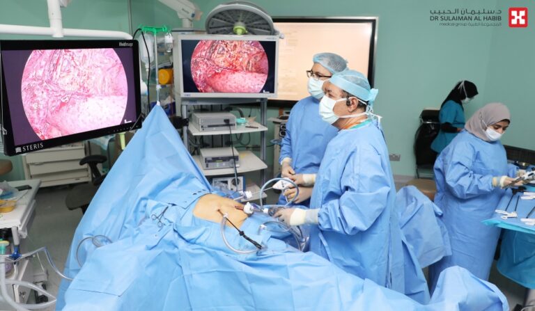 جراحة-تصحيحية-لعملية-سمنة-غير-دقيقة-تنقذ-ثلاثيني-من-غرغرينا-المعدة-بمستشفى-الدكتور-سليمان-الحبيب-بالخبر