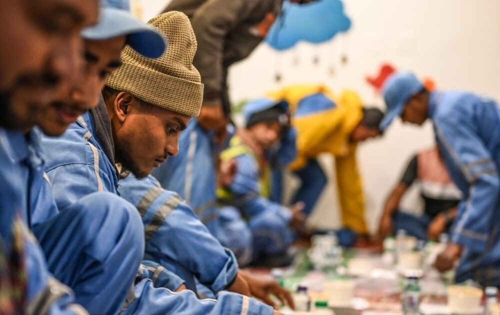 بلدية الظهران تحتفي بجهود 100 عامل نظافة بمأدبة إفطار رمضانية