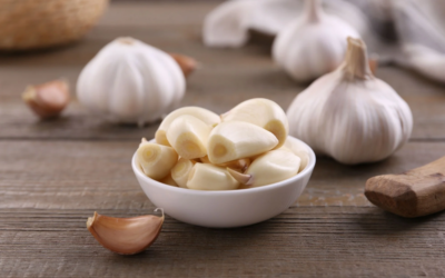الغذاء والدواء تحذر من تناول الثوم في حالتين