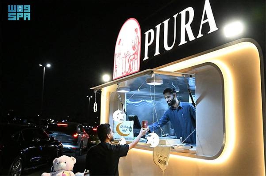 عربات-الطعام-المتنقلة-تنافس-بالأسعار-والسرعة-في-رمضان